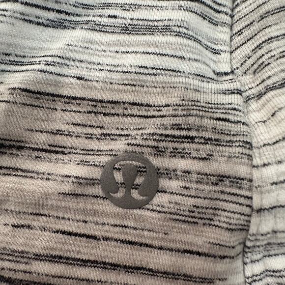 LULULEMON Women's Runderful Long Sleeve Size 4 In Space Dye Camo White Silver - Picture 4 of 13